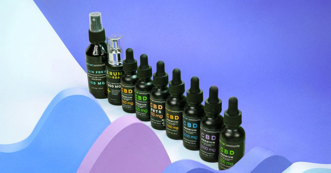 Assorted herbal supplement capsules and powders flatlay on a neutral surface, illustrating a UK herbal supplements buying guide