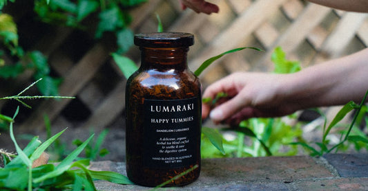 A flatlay of multi-enzyme supplement capsules on a neutral background, illustrating how to choose multi-enzymes UK