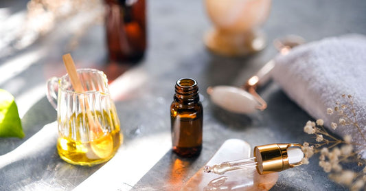 A glass bottle of golden flaxseed oil beside a small bowl of whole brown flaxseeds, representing the flaxseed buying guide UK.