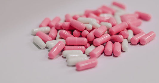 Assorted appetite control supplement capsules and powder packets on a clean surface, representing the best appetite control & suppressants UK 2026