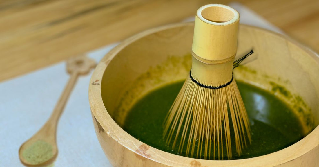 A wooden bowl of organic ashwagandha root powder on a light background, illustrating our ashwagandha buying guide for UK shoppers seeking value.