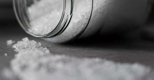 A flatlay of inositol supplement capsules and a jar of powder on a light background, illustrating a B8 (inositol) buying guide.