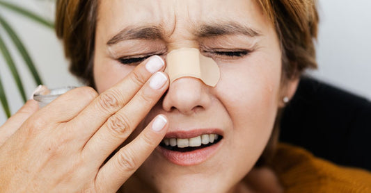 A selection of adhesive bandages in various sizes laid out on a clean white surface, illustrating how to choose adhesive bandages UK buyers can rely on for different wound types.