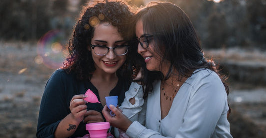 Menstrual cup size guide chart comparing small and large reusable period cups