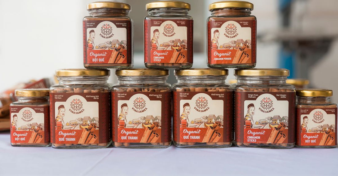 A bottle of cinnamon capsules for blood sugar control on a white background, with a few capsules spilled next to it.