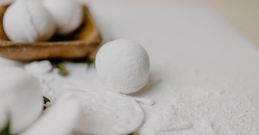 A tub of BCAA powder supplement for muscle recovery, best BCAAs UK 2026