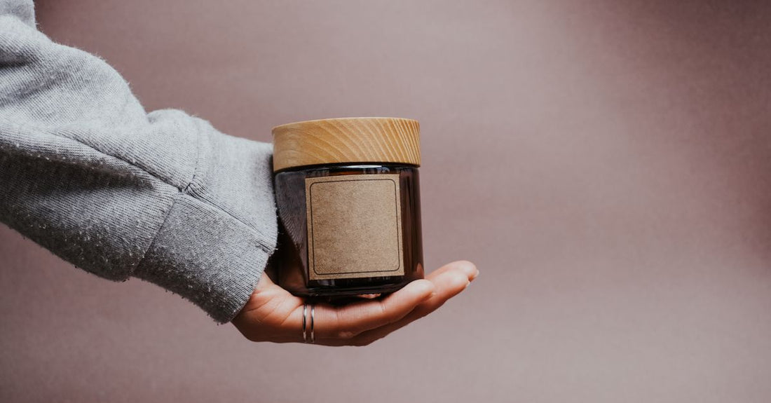 A jar of amino acid powder and a scoop on a clean surface, illustrating an amino acids buying guide for daily routines.