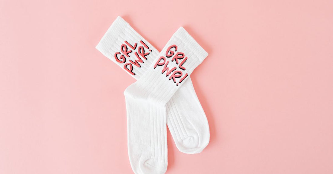 A flatlay photograph of memory foam insoles and cushioned socks on a neutral background, illustrating a socks & insoles buying guide UK shoppers can trust.
