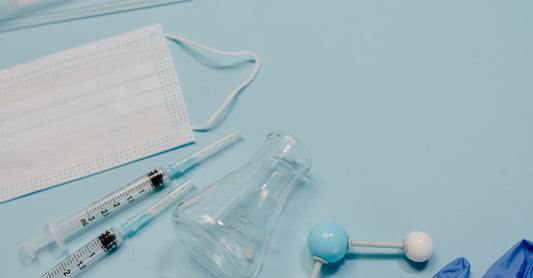 Oxygen therapy accessories including masks, tubing and connectors laid out on a clean surface, illustrating how to choose oxygen therapy UK.