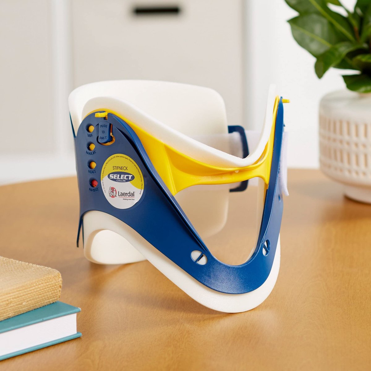 Laerdel Stifneck Select Adult Adjustable – Comfortable Design: The collar includes padding and a contoured shape – Image 4