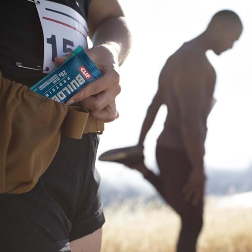 CLIF BUILDERS Protein Bars - Cookies 'n – Convenient Size: Each 2.4 oz bar is perfectly portioned for on-the-go – Image 6