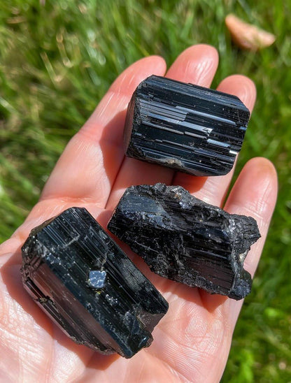 Luckeeper 0.5 lb Black Tourmaline Bulk Raw Crystals and Healing Stones for Tumbling, Wire Wrapping, Wicca Reiki, Meditation